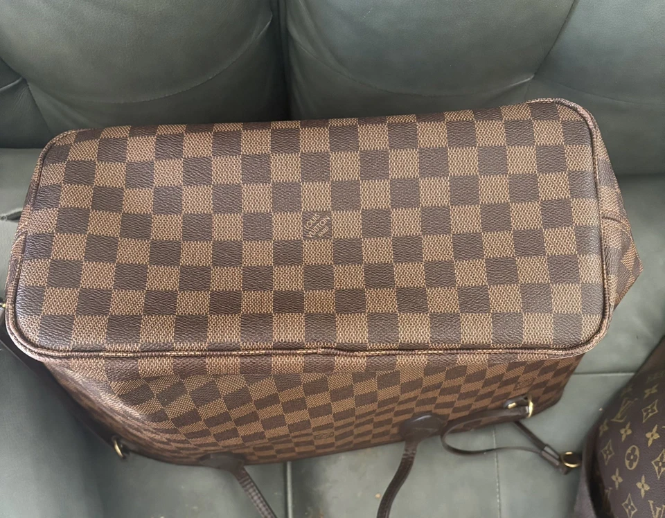 Bolsa de ombro Louis Vuitton Neverfull MM monograma marrom 10”x 16”x 6” - Imagem 4 de 4