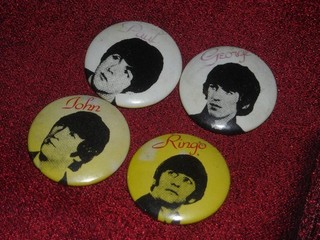 The Beatles 4x Original Vintage 2.5cm Pin Badges Paul John Ringo George 2137585