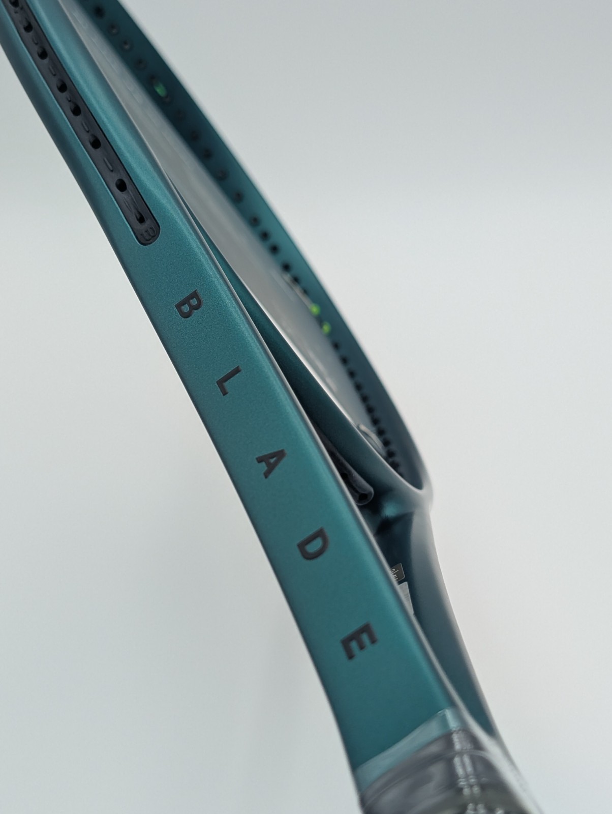 Wilson Blade 98 18x20 v9.0 Tennis Racquet unstrung Grip 4 1/4”