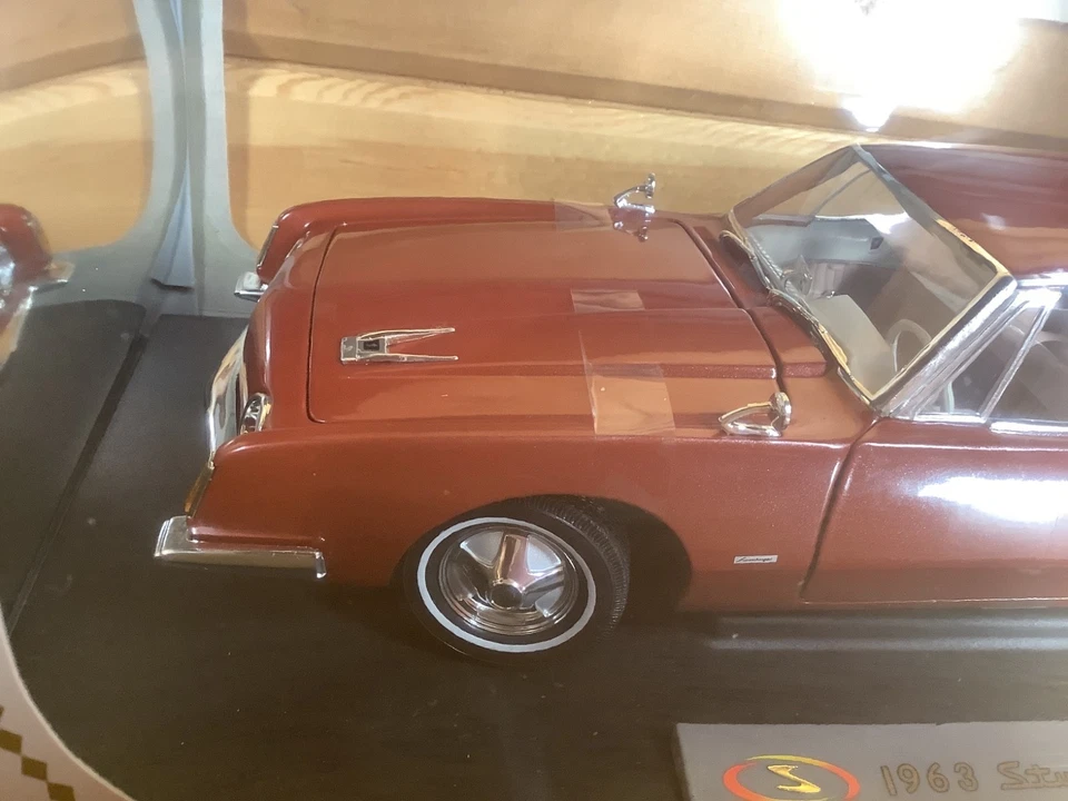New 1:18 1963 Studebaker Avanti. Signature Models # 18101 unopened box - Image 2 of 4