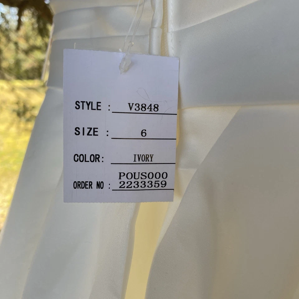 David Bridal Women's Wedding Dress Size 6 Not Worn Or Altered - Image 3 of 3