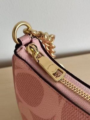 良品 990 Coach Signater handbag Pink Gold Coach Signature Monogram Handbag - Elegant Canvas & Leather