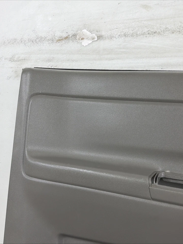 Panel de puerta manual delantero para conductor Chevy Colorado GMC Canyon 2004-2012 OEM gris Foto 3 de 4