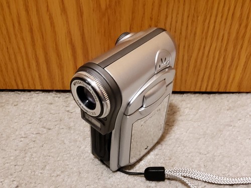 Mustek DV9300 Multi-Functional Digital Video Camera Camcorder Bundle New Charger - Picture 4 of 17
