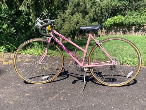 1986 Schwinn Le Tour - Pedal Room