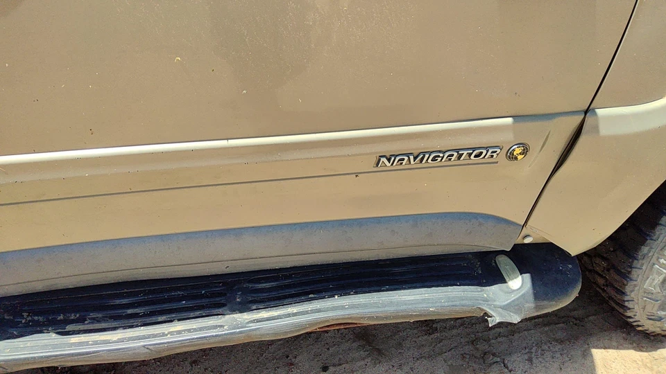 Lincoln Navigator 1998 pasajero delantero derecho moldura de puerta OEM moldura dorada bi Foto 3 de 4