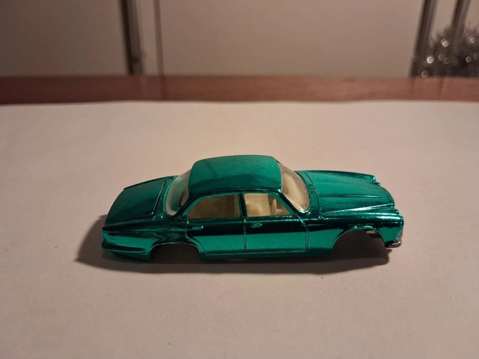 Corgi Rockets Nr.902 Jaguar XJ6 Bastelware defekt - Bild 4 von 4