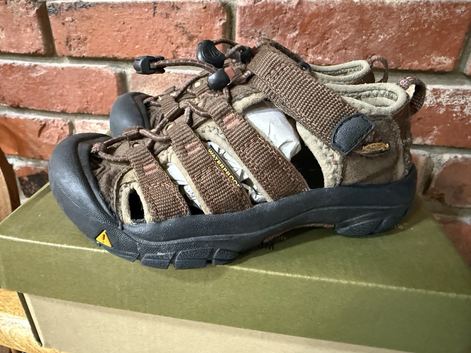 Sandali all'henné Keen Newport H2 ardesia neri bruciati bambino ragazzo ragazza scarpe taglia 12