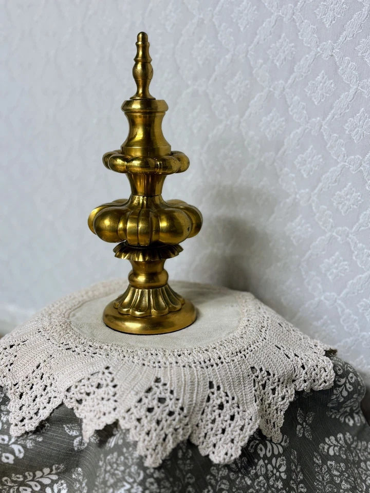Vintage Solid Brass Victorium Finial Original Finish Table Top / Door Stop ✨💛 - Image 4 of 4