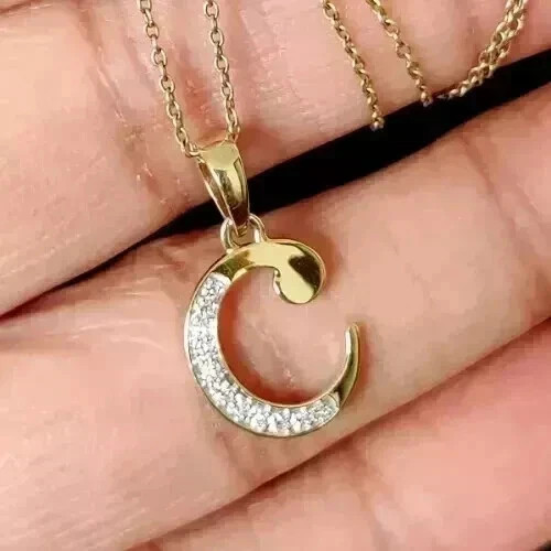 Colgante redondo de moissanita real de 0,25 quilates con letra 'C' enchapado en oro amarillo de 14 k