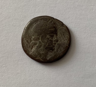 Moneda romana encontrada detección de metales. Ver fotos para ver el estado.