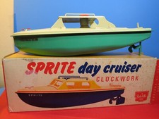SUTCLIFFE SPRITE DAY CRUISER SPEED BOAT MODEL GREEN IN BOX