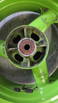 OEM KAWASAKI ZX-7 NINJA 1990 REAR WHEEL GREEN 41073-1470-CJ