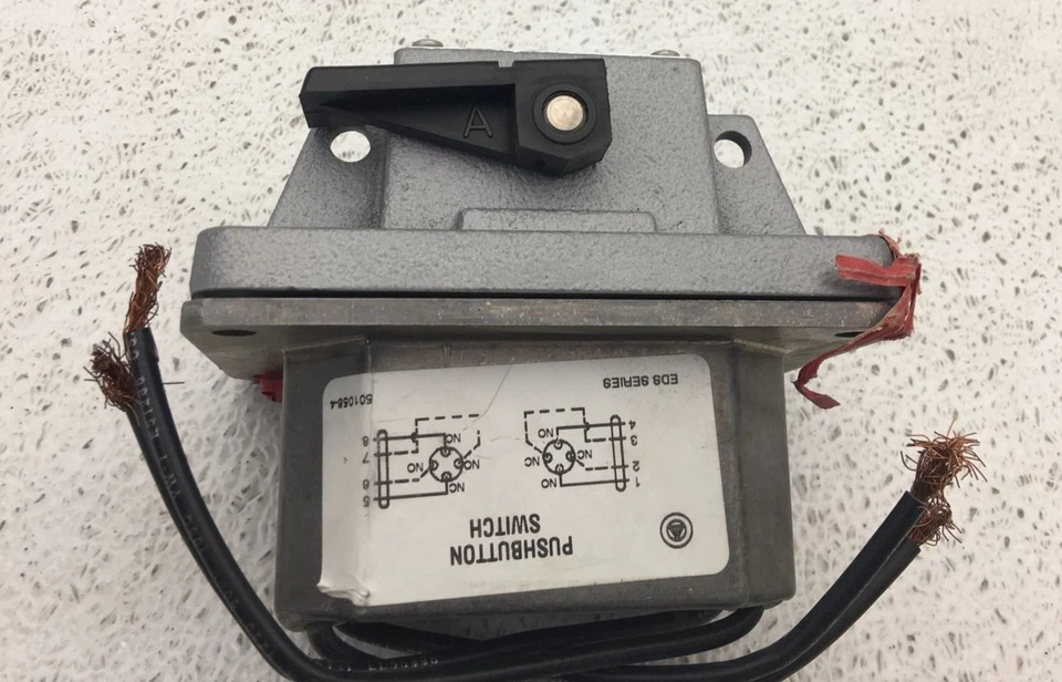 EFK-RU1-Q APPLETON CONJUNTO DE CUBIERTA DE ALUMINIO CON INTERRUPTOR BASCULANTE Foto 3 de 4