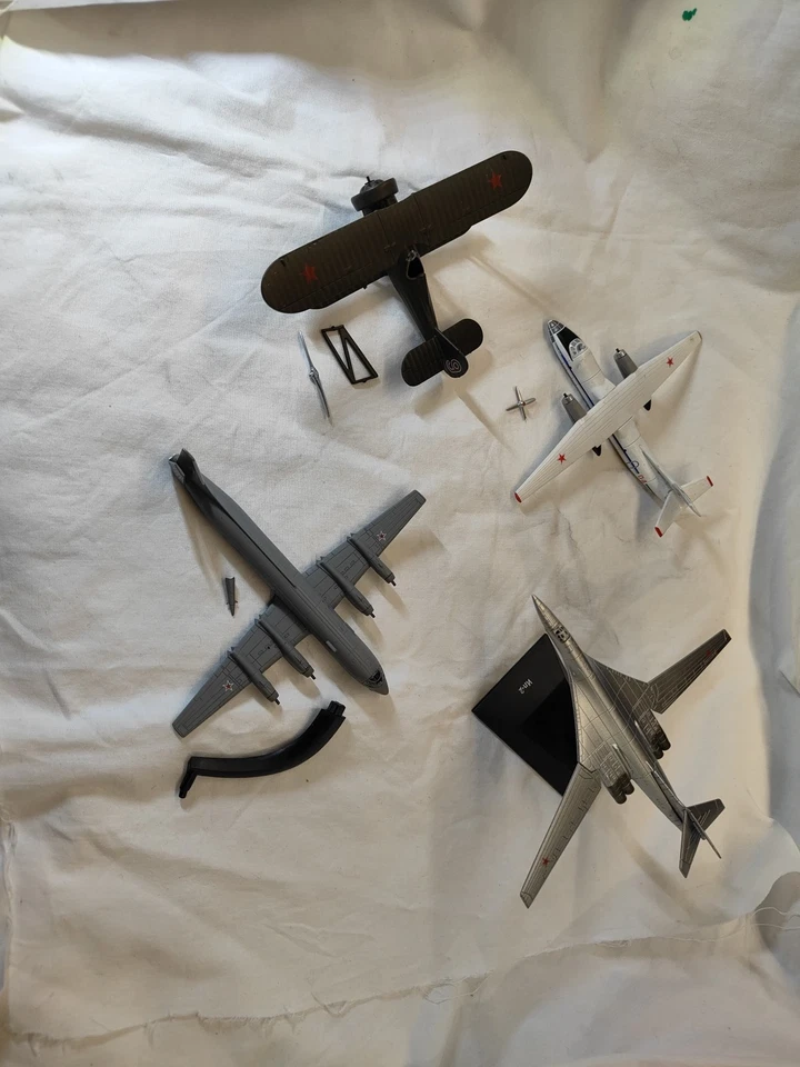 Aereo Militare Russia ROTTI  - SOLO PER RICAMBI  o Diorami.  - Immagine 3 di 4