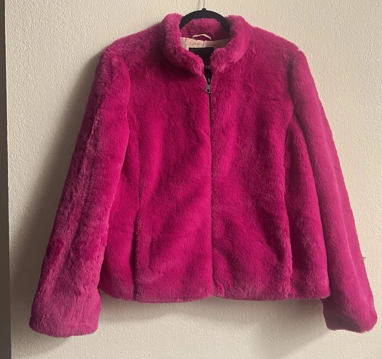 Banan Republic Faux Fur Fuchsia Jacket With Two Pocket New Without Tag