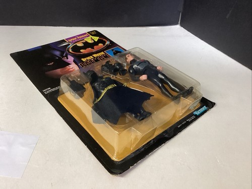 1990 KENNER THE DARK KNIGHT COLLECTION 'BRUCE WAYNE BATMAN' QUICK CHANGE SUIT - Bild 3 von 9