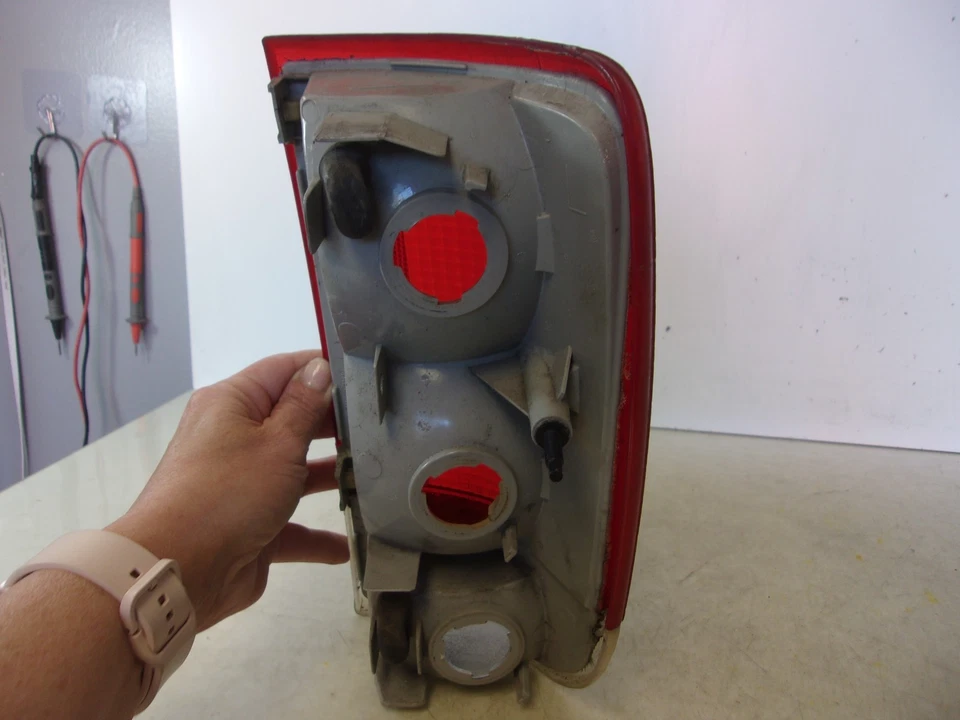 1995 - 2005 Chevrolet S10 Blazer / GMC S15 Jimmy Driver LH Tail Light OEM - Image 4 of 4