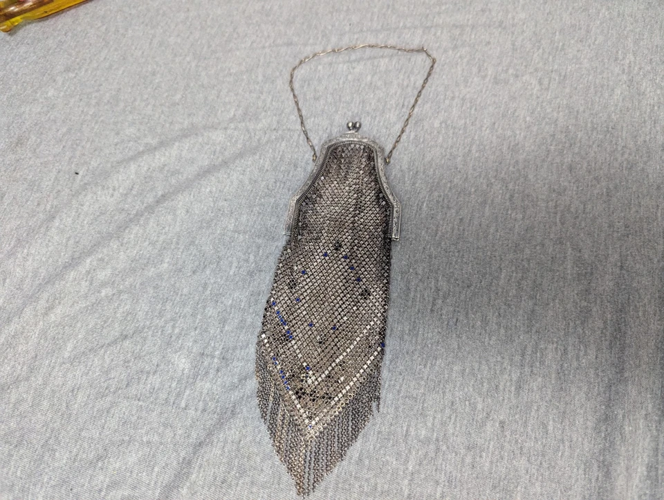 Era victoriana tardía/eduardiana temprana Whiting & Davis Co. Cartera de malla de cadena Foto 2 de 4