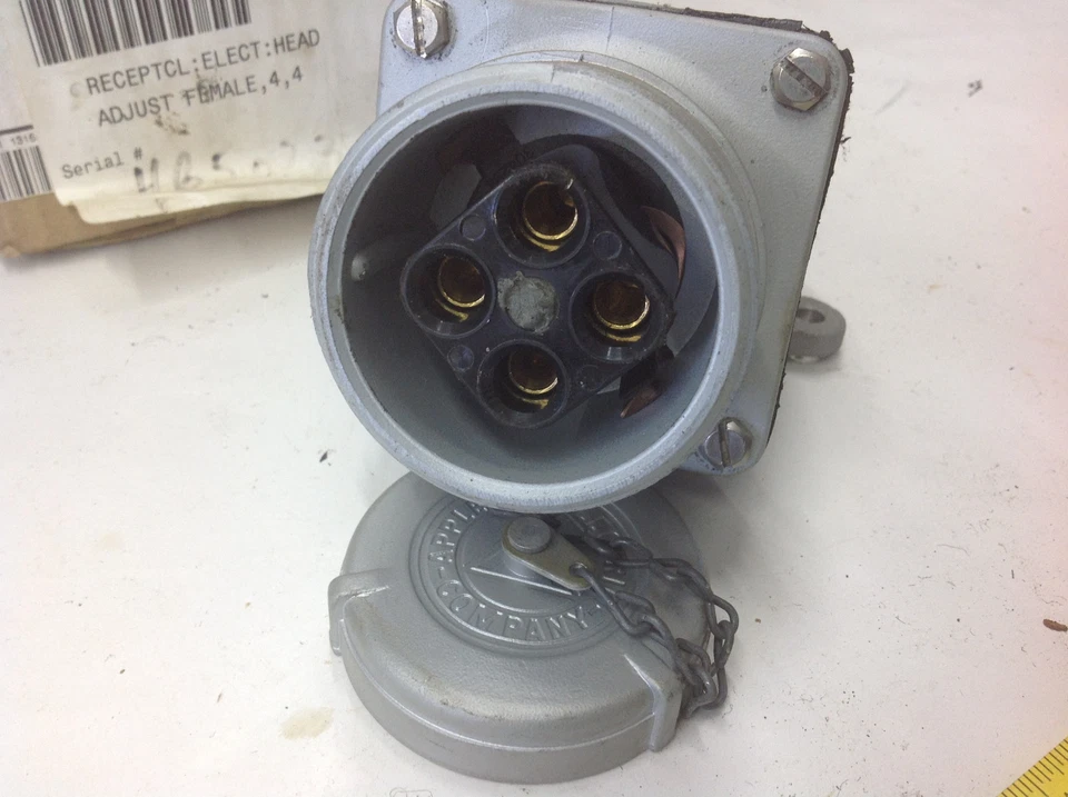 Appleton AEE3472 Pin & Sleeve Receptáculo 30A, 4W, 4P, 600VAC, 250VDC, NUEVO Foto 4 de 4