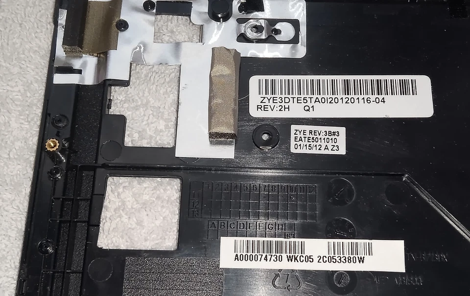 Reposamanos y panel táctil Toshiba Satellite ZYE3DTE5TA0I20120116-04 2C053380W Foto 3 de 4