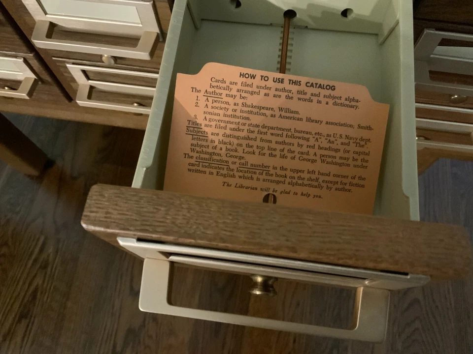 Catálogo de tarjetas de biblioteca Mid-Century de 30 cajones con estantes extraíbles Foto 4 de 4