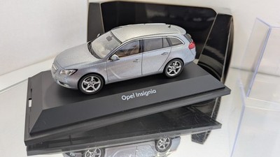 Schuco 1:43 Opel Insignia A Sports Tourer Silberblau Mint in Box