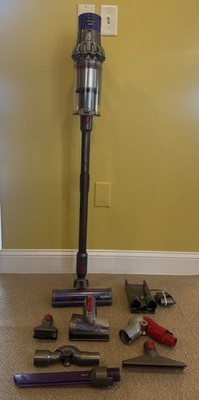 Dyson Cyclone V10 Total Clean Cordless Vacuum Cleaner W/Attachments & Charger