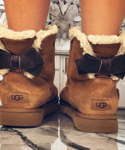 UGG Women’s Brown Suede Ankle Bootie Pull-On Sheepskin Lined Bow Round Toe 9