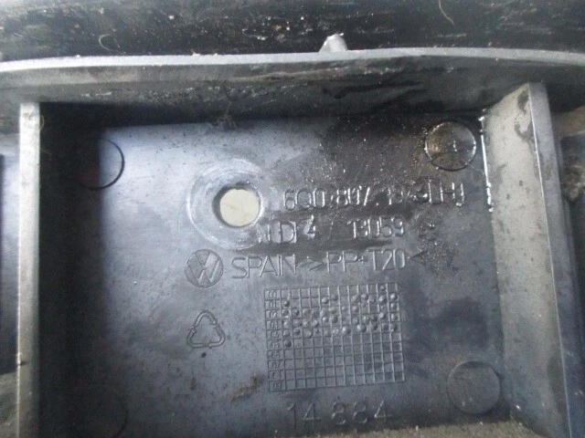 2005 VOLKSWAGEN POLO ЦЕНТРАЛЬНЫЙ ПЕРЕДНИЙ БАМПЕР 14884 - Изображение 3 из 4