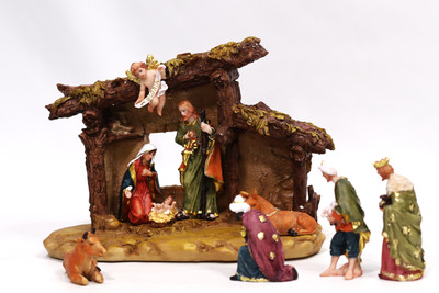 Kurt Adler Resin Nativity Set with Figures and Stable 11-Piece Set (Missing 1pc)