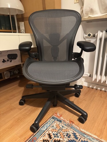 Herman Miller Bürostuhl Aeron Remastered, Größe