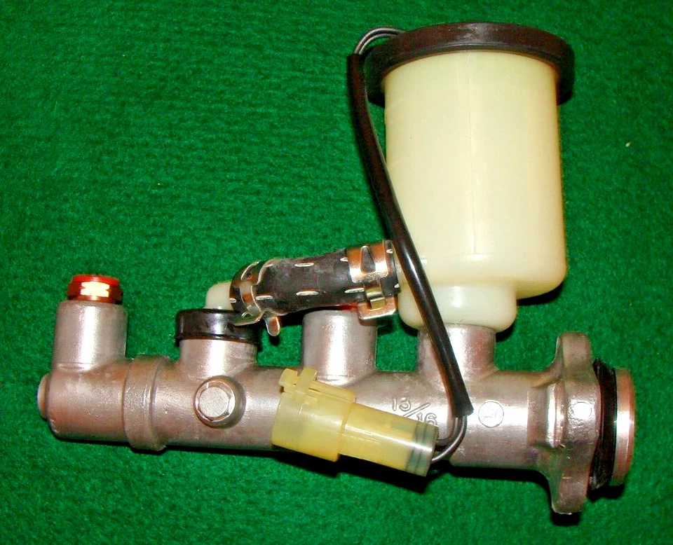 Cilindro mestre Coni-seal 101311 para Toyota Corolla 1980-82 furo 13/16" - Imagem 2 de 4