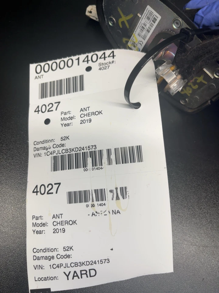 19 JEEP CHEROKEE Antenna - Image 4 of 4