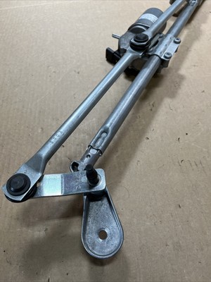 Mercedes Benz SLK R170 Front Windshield Wiper Assembly OEM PN 