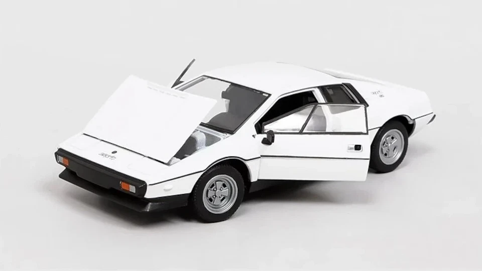 1978 Lotus Esprit S2 Type 79 1/24 Scale Diecast Model by Welly - WHITE - Image 3 of 4