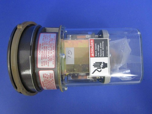 Dwyer 3002-TP Photohelic Pressurer Switch/Gage, 0-2.0" of Water - Picture 5 of 9