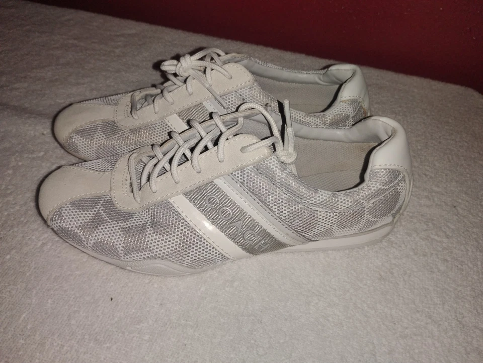 Zapatilla deportiva Coach Jayme beige con logotipo de moda 6M  Foto 3 de 4