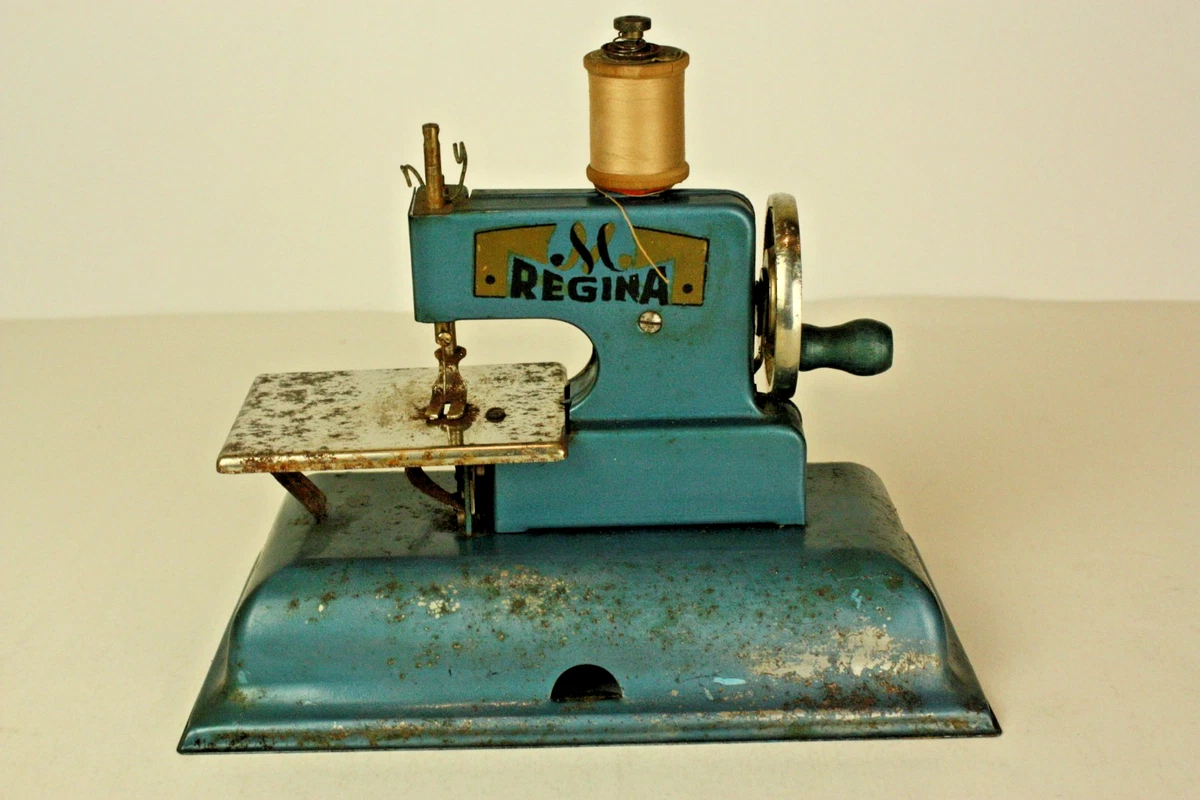 VINTAGE REGINA CHILD'S TOY SEWING MACHINE (BERLIN GERMANY US ZONE