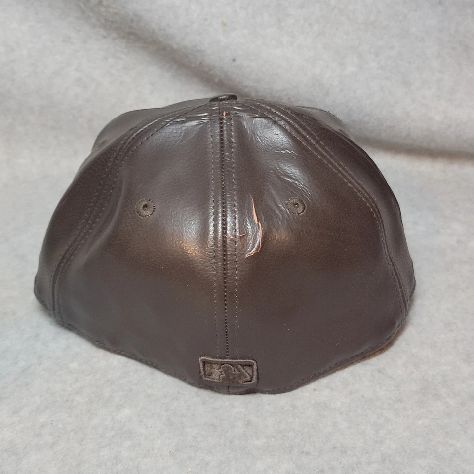 New Era New York Yankees Genuino 100% Cuero Sin Stock Sombrero Ajustado 7 1/4 Marrón Foto 3 de 4