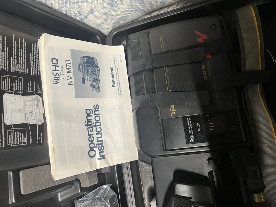 Vintage Panasonic NV-M7 VHS Movie Camcorder Collectable camera untested boxed - Image 2 of 4