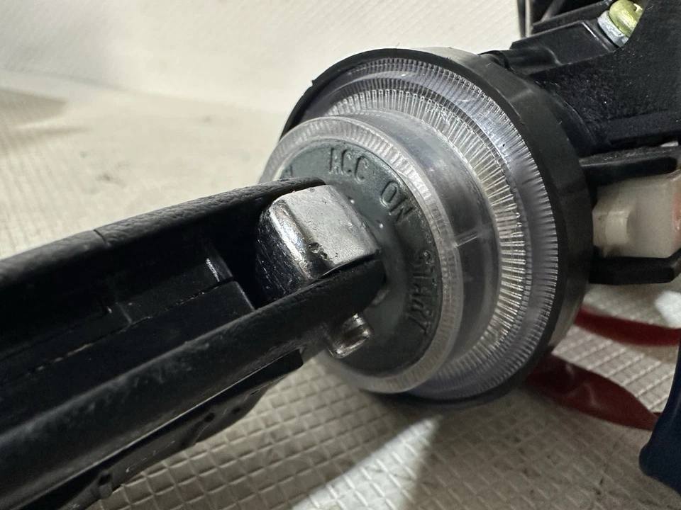 2015-2017 Hyundai Sonata Ignition Lock Switch With Key And Shroud OEM - Image 2 of 4