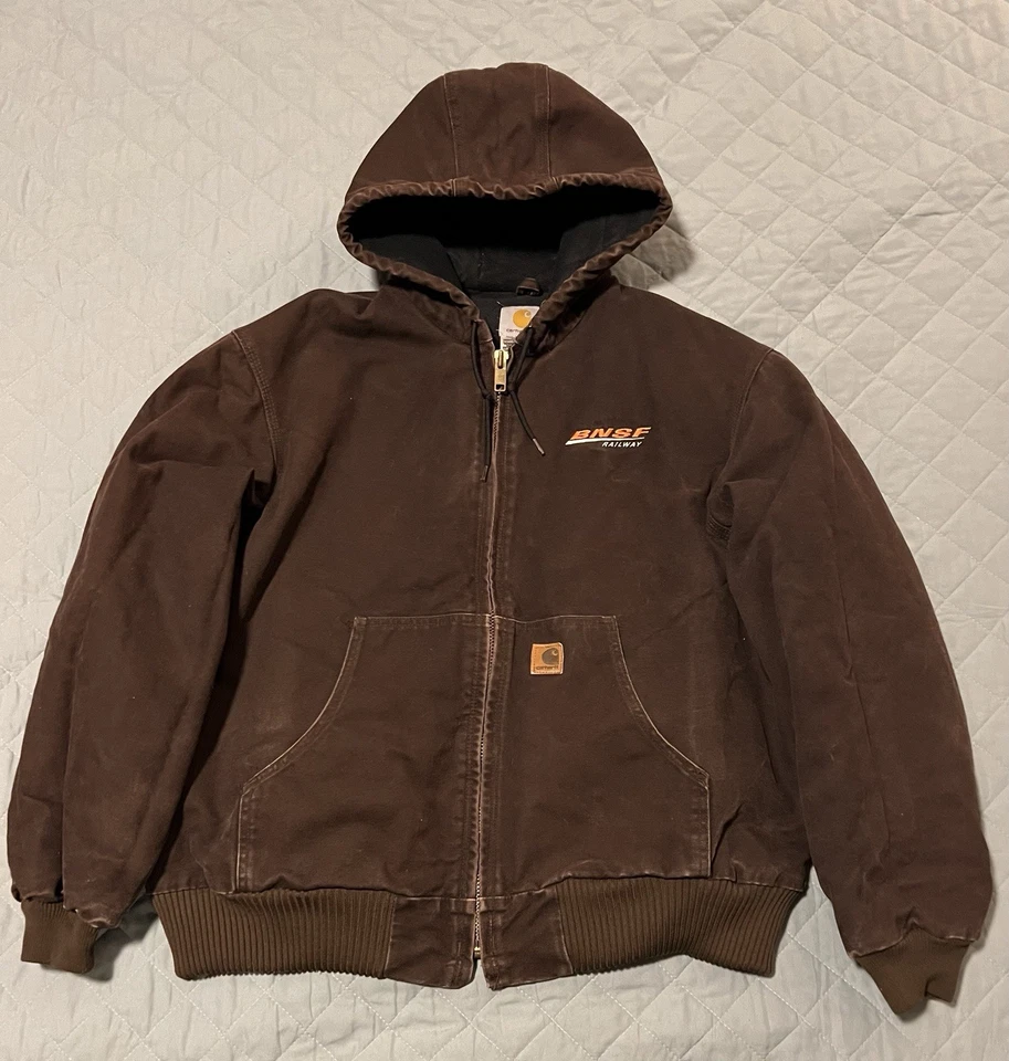 🟧🟧🟧 CHAQUETA CARHARTT BNSF RAILWAY COMPANY EMITIDA J130 DKB HOMBRE’S XL NOROESTE Foto 2 de 4