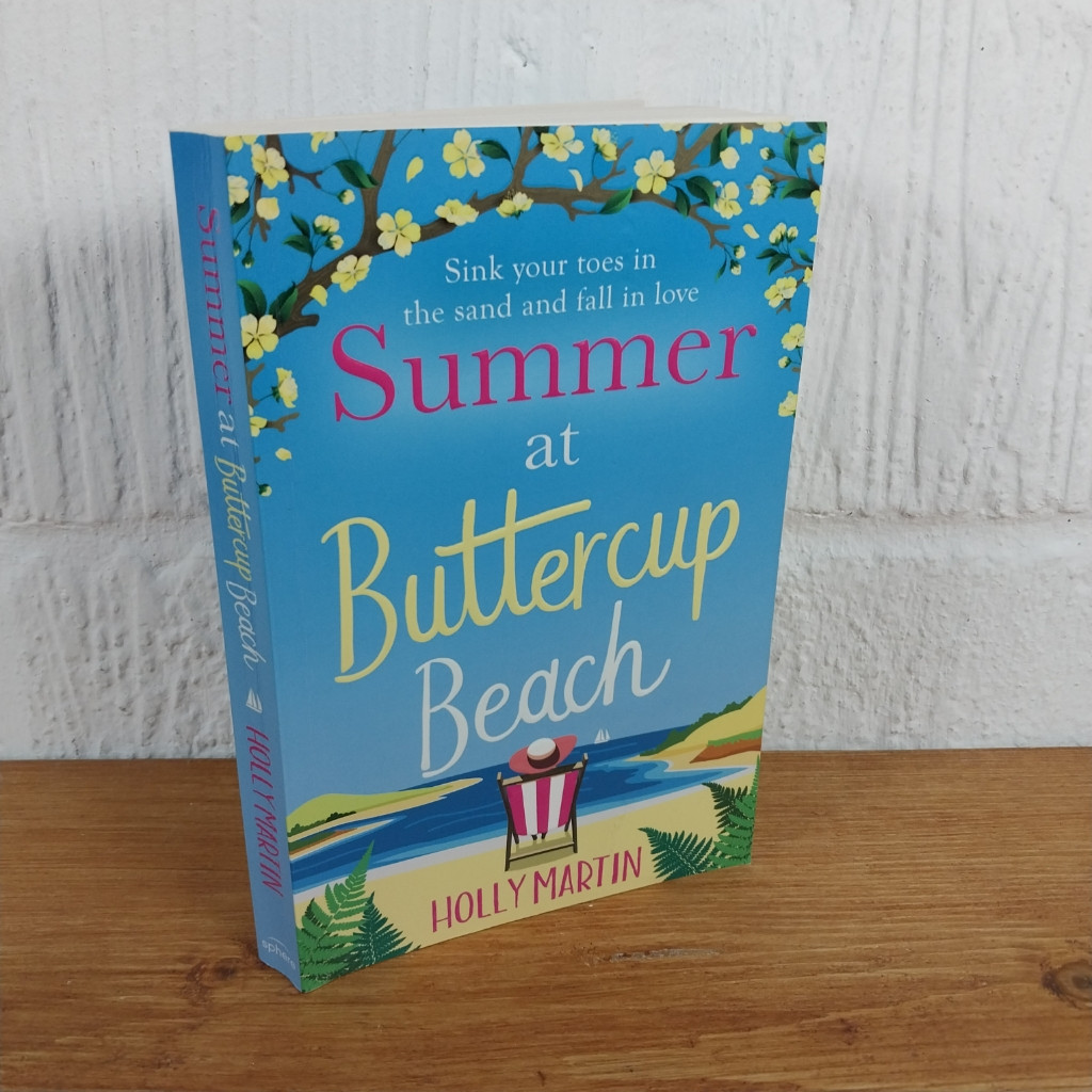 Summer at Buttercup Beach: A gorgeously uplifting and heartwarming romance...