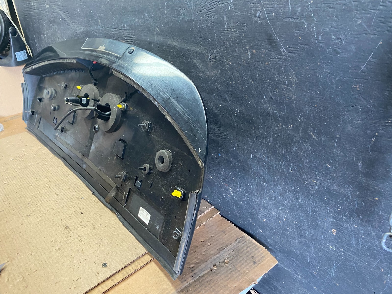 2010 to 2019 Lincoln Mkt Rear Trunk Lid Spoiler Lift Gate OEM S1526 DG