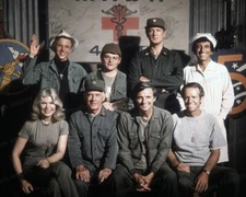 8x10 Print Alan Alda Jamie Farr Loretta Swift Harry Morgan  M*A*S*H  1972 #1457
