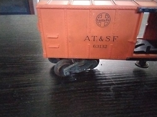 Lionel A.T.&S.F. Box Car 63132 without the man inside - Picture 2 of 6