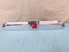 ✅ 06-07 Saturn Vue Trunk Lid Garnish License Plate Molding Chrome OEM 21996225