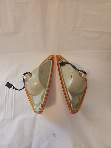1983 YAMAHA VENTURE ROYALE XVZ1200D right/left FRONT TURN SIGNAL LIGHT INDICATOR - Picture 2 of 4