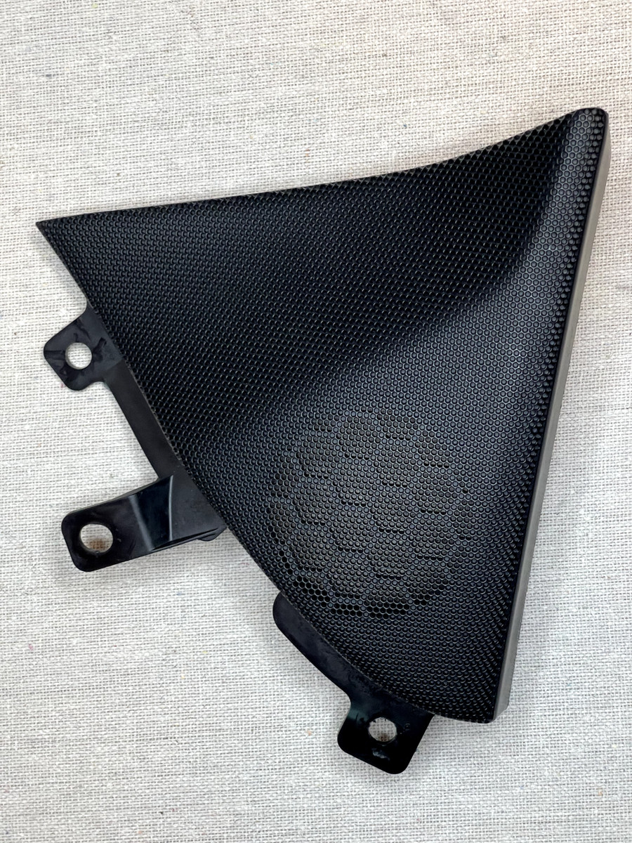 LEXUS IS REAR LEFT DOOR PANEL SPEAKER COVER OEM 67072-53010